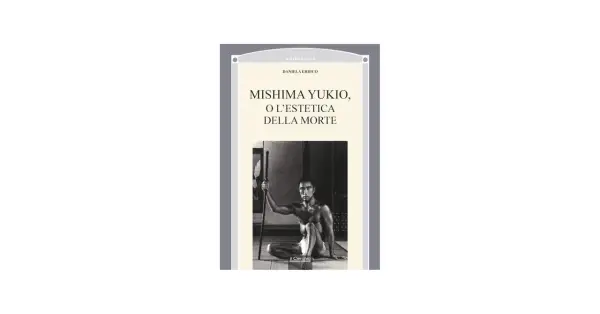 Okładka książki o Yukio Mishimie, z jego zdjęciem z kataną. Tytuł: "Mishima Yukio, o l'estetica della morte".